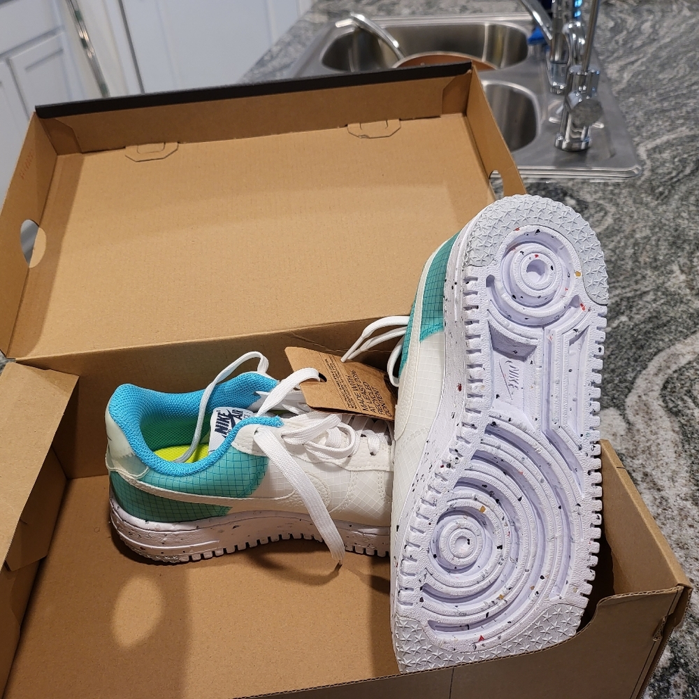 Nike Air Force - Picture 3 of 4